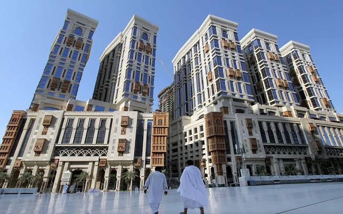 طريقة حجز فنادق مكة 2026: أفضل المواقع والأسعار بالتفصيل