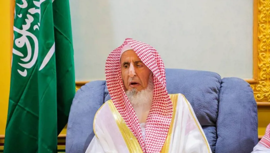من هو مفتي عام المملكة؟ نشأته، مناصبه، ومسيرته العلمية
