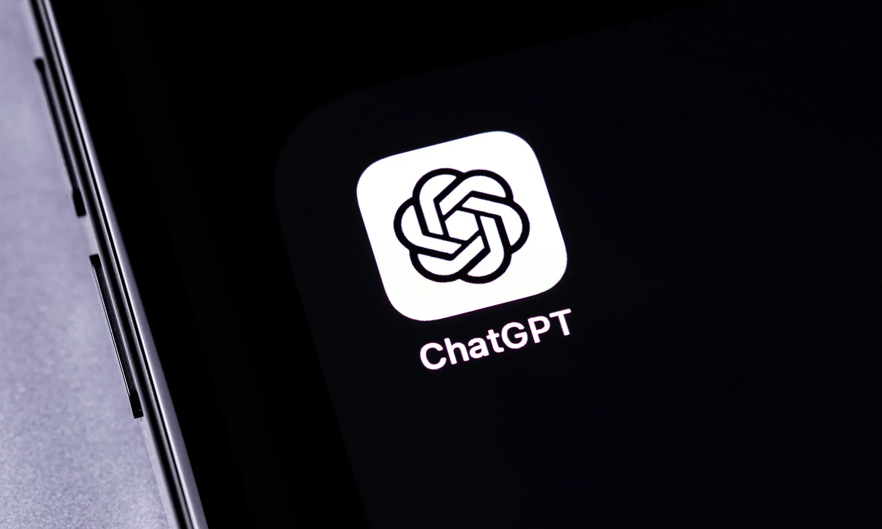 شرح ChatGPT واستخداماته 2026: كيف تستفيد من الذكاء الاصطناعي في العمل والدراسة؟